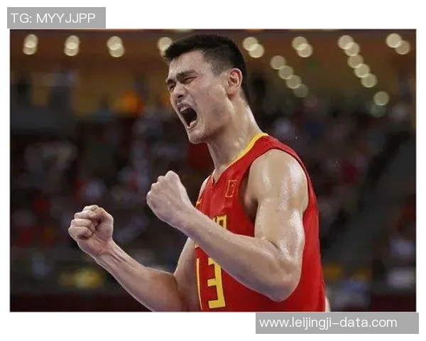 姚明投球瞬间引发全场掌声球迷热情欢呼见证传奇时刻