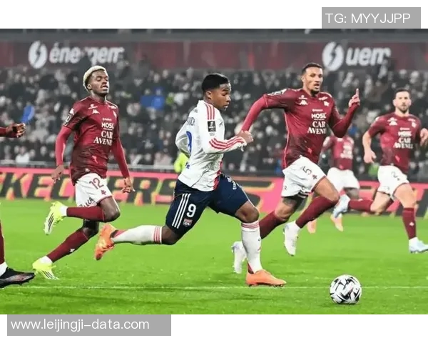 欧冠震撼战役里昂狂胜皇马五球大捷引发全场沸腾